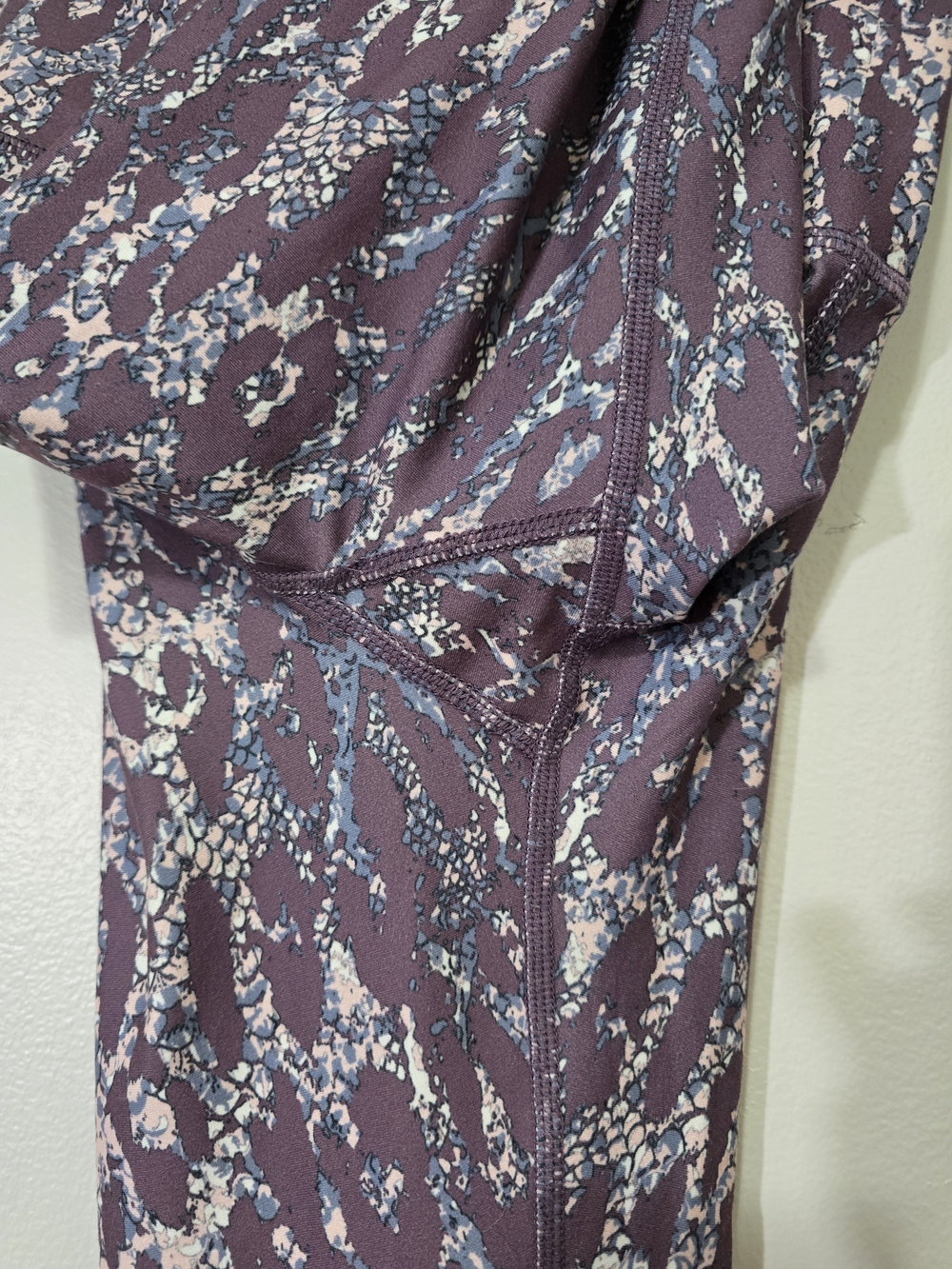 Flexure Snakeskin Printed Leggings in Purple - Picture 7 of 8